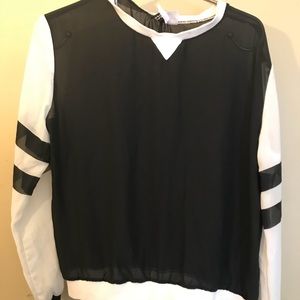 Size medium color block sheet top